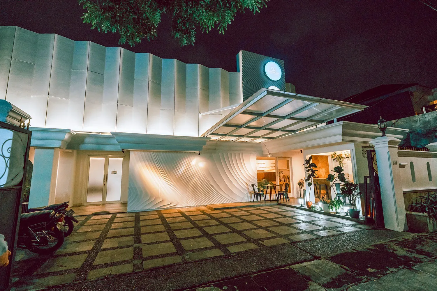 Suasana MWhite Clinic